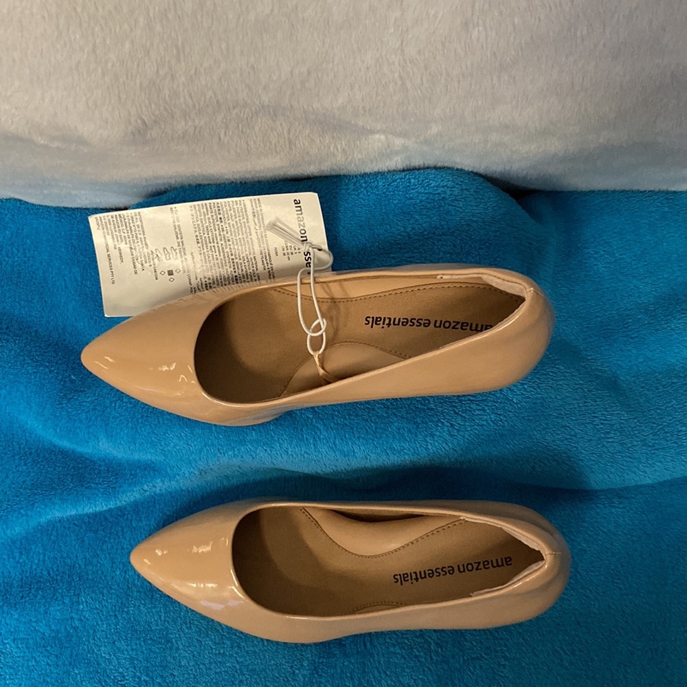 Amazon Essentials Pointed Toe Heels - Picture 2 of 5